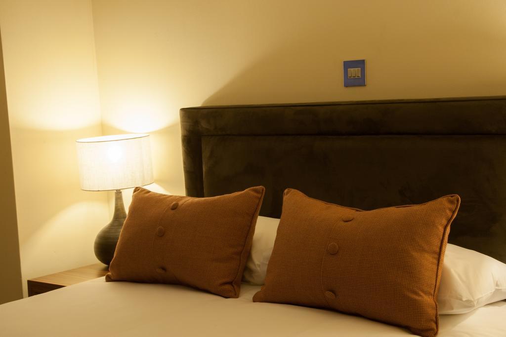 Stirrups Hotel Μπράκνελ Εξωτερικό φωτογραφία