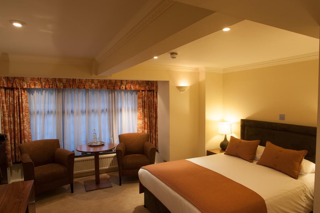 Stirrups Hotel Μπράκνελ Εξωτερικό φωτογραφία