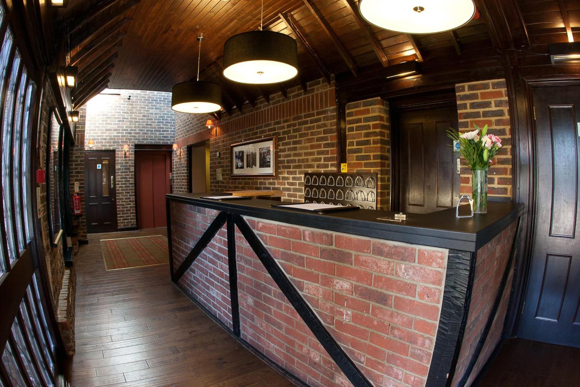 Stirrups Hotel Μπράκνελ Εξωτερικό φωτογραφία